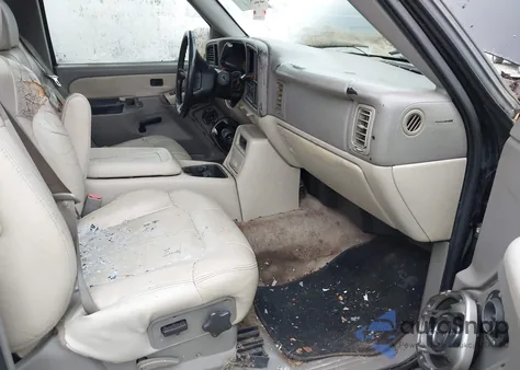 2002 Chevrolet Suburban 1500 Ls z USA, uszkodzony, nr VIN 3GNEC16Z72G304778